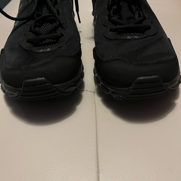 MENS Under Armour sneakers Size 12 - Picture 3 of 8